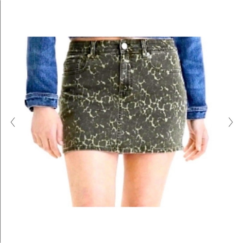 AE | Olive Cheetah Camo Next Level Stretch High Rise Mini Skirt Size 4